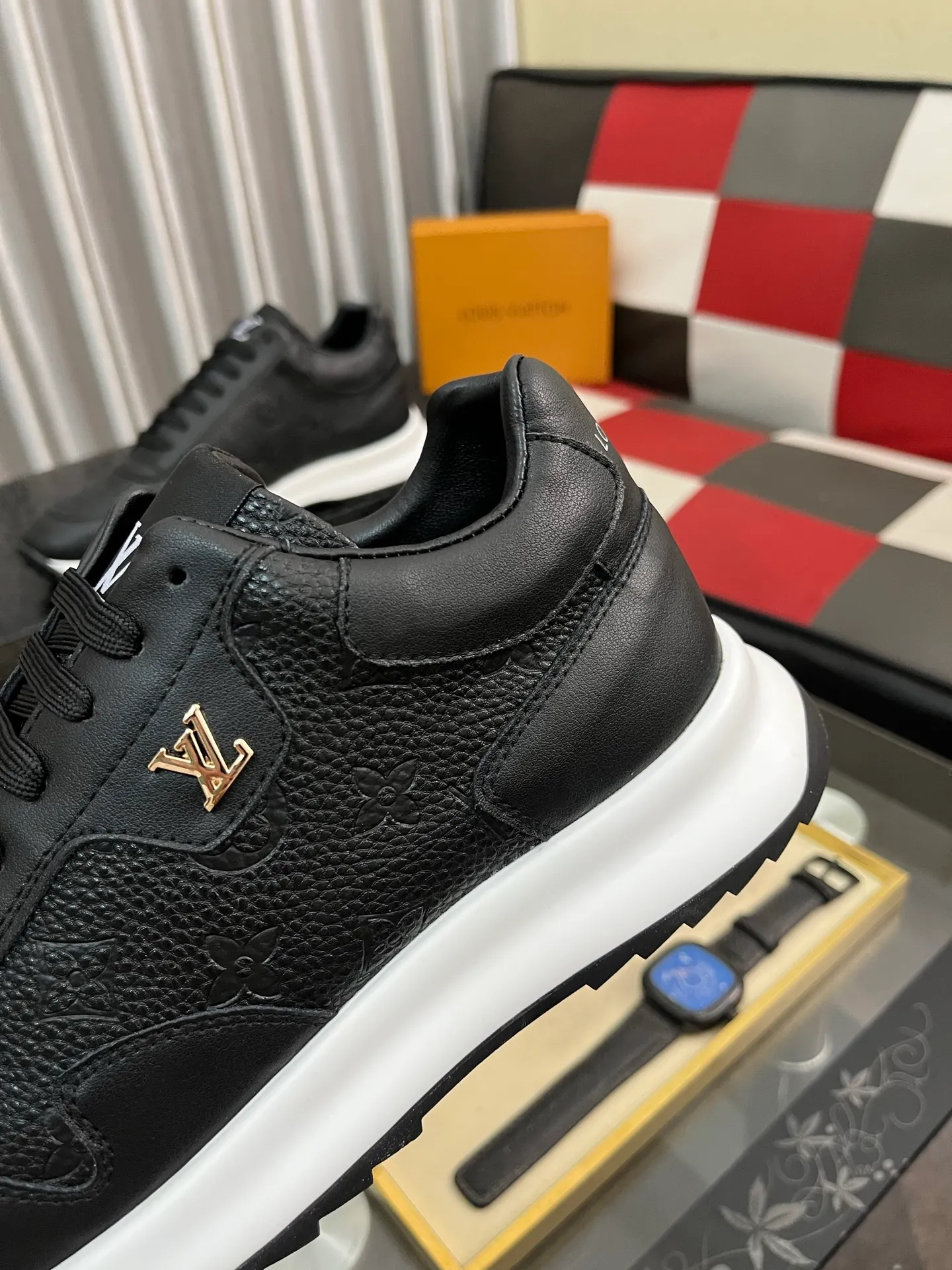 Men's shoes💰438⌚️⌚️《Louis vuitton/LV Louis Vuitton》original quality.~ Unique modern style sneakers. 🏃A must-have casual shoe for trendy men😍😍 Original brand imported from Italy, imported original leather, cowhide lining (refuses to discolor and grind feet) sole: original sole provided by the original factory, French lazy style design ⚠️Fit to the feet, original quality, super comfortable original sole. Code number: 38-443️⃣Colors available